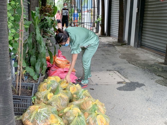 Chùa Hoằng Pháp: Tiếp tục hỗ trợ người dân khó khăn trong đại dịch Covid (đợt 8)